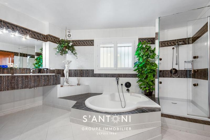 Maison - 198 m² - 5 pièces