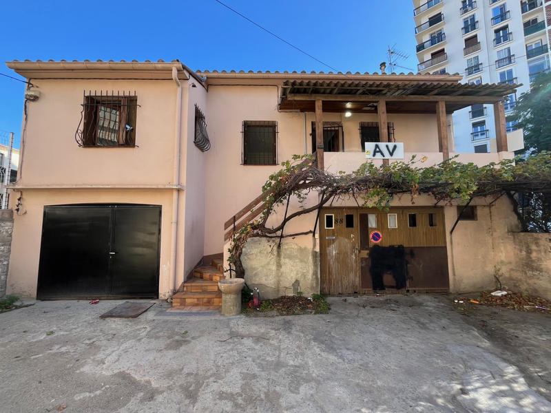 Maison - 93 m² - 4 pièces