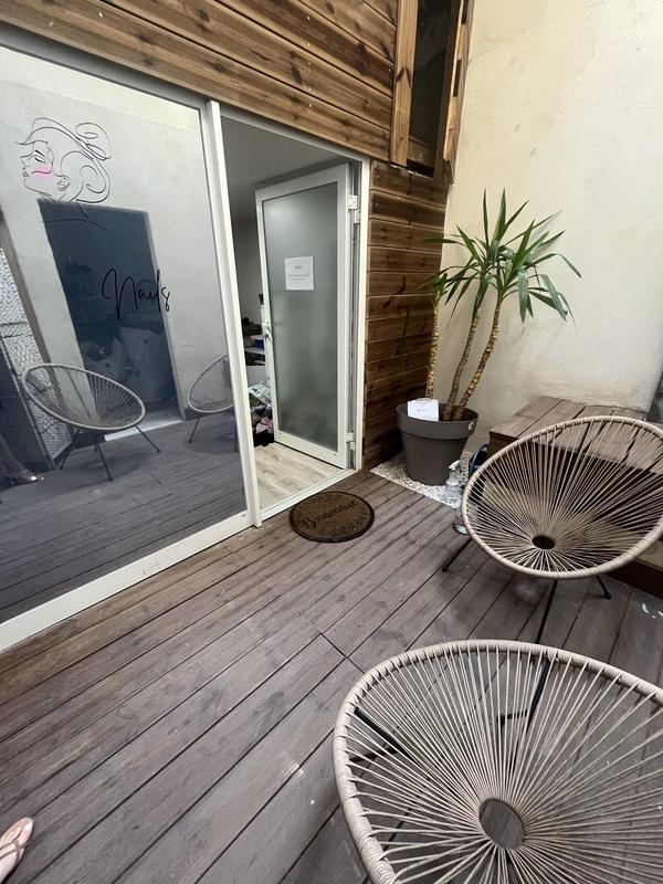 Fonds de commerce - Magasins - 109 m²