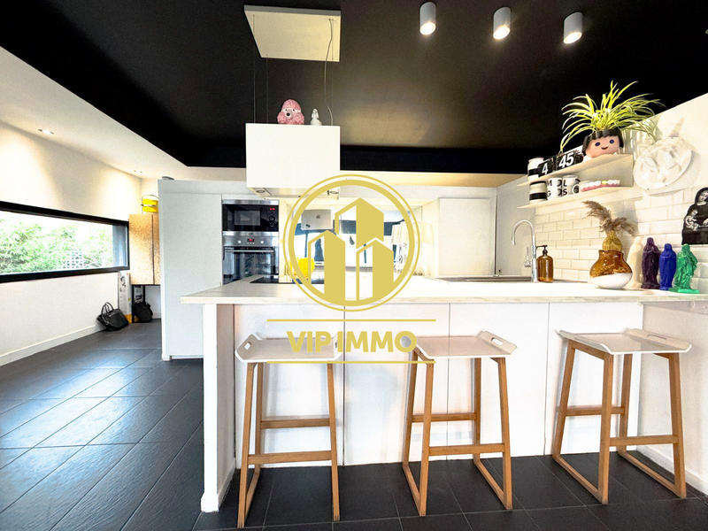 Maison - 137 m² - 6 pièces