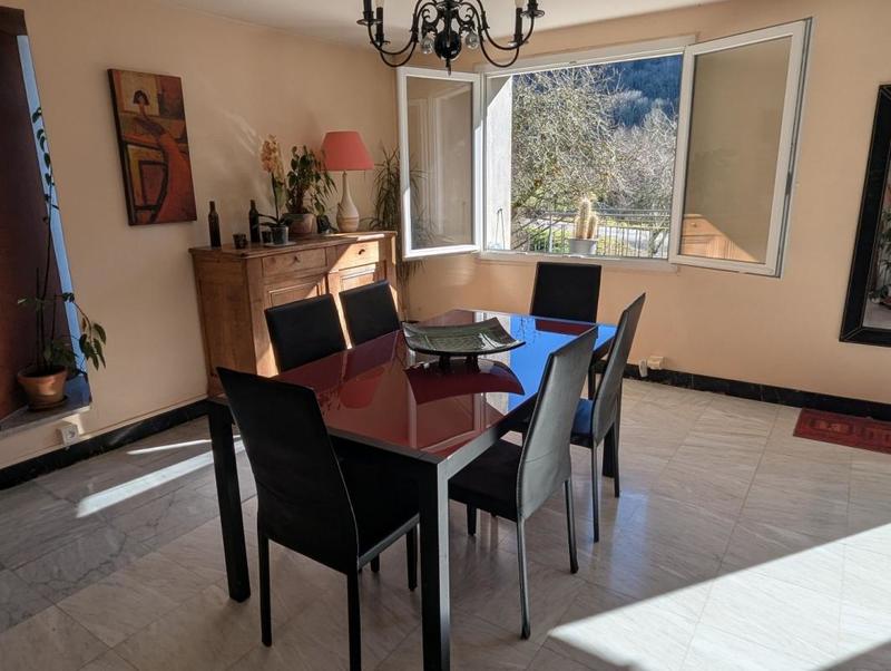 Maison - 181 m² - 6 pièces