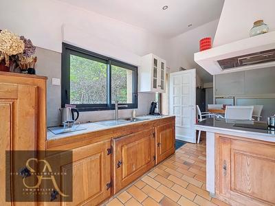 Maison - 250 m² - 13 pièces