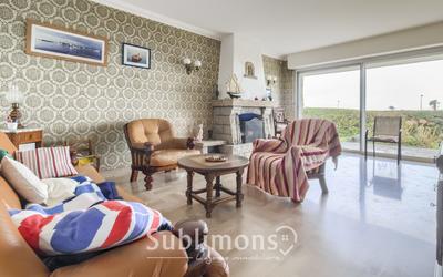 Maison - 220 m² - 9 pièces