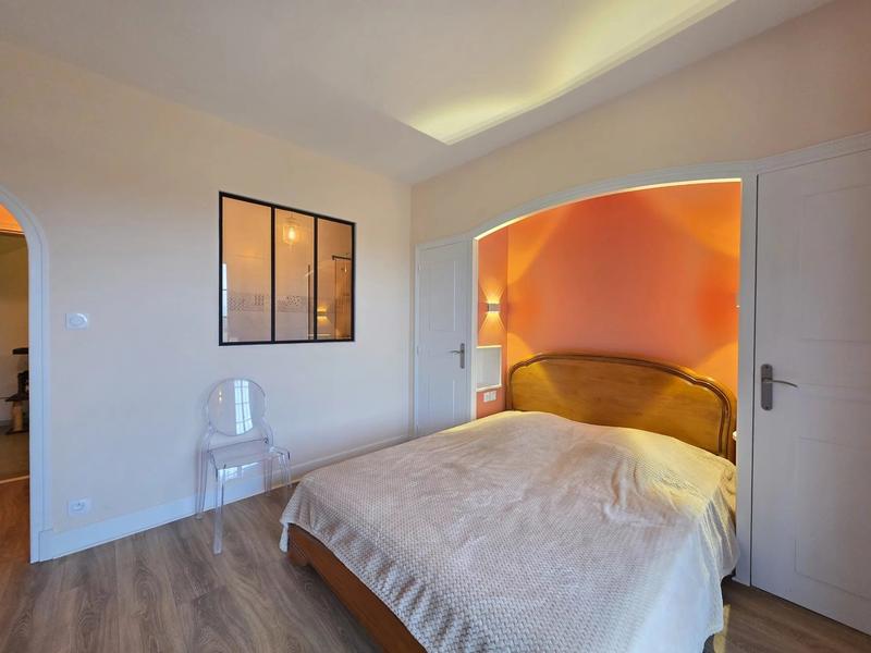 Maison - 278 m² - 9 pièces