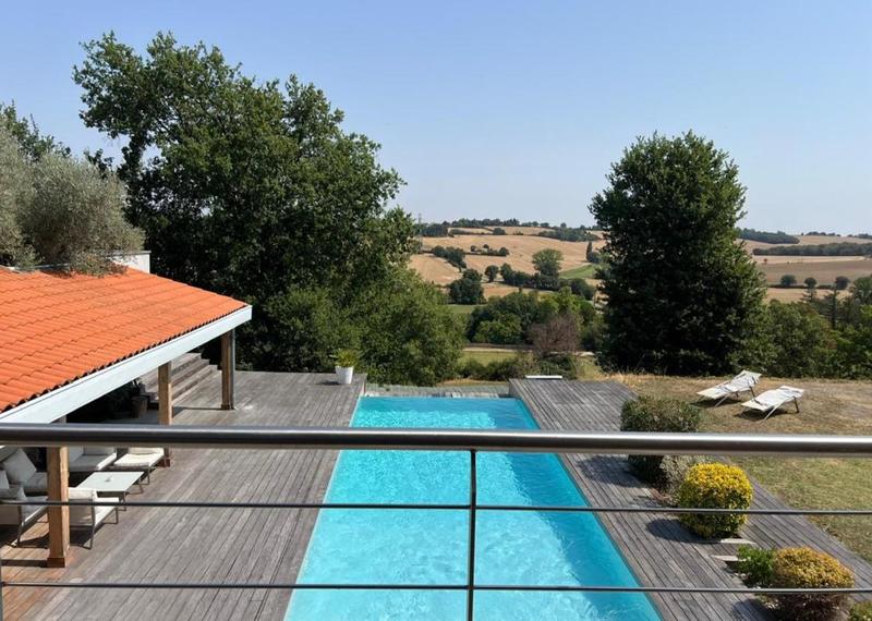 Maison - 280 m² - 6 pièces