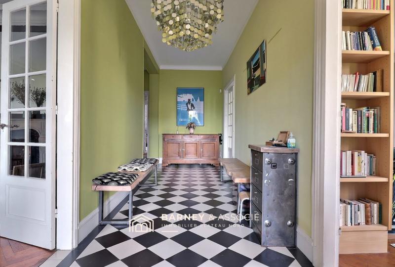 Maison - 418 m² - 10 pièces