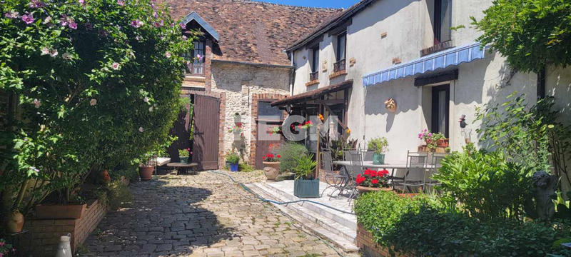 Maison - 230 m² - 8 pièces