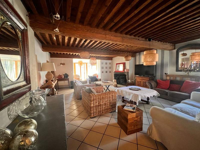 Maison - 280 m² - 8 pièces