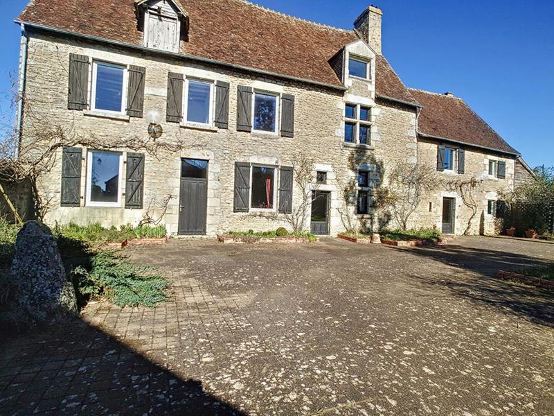 Maison - 340 m² - 10 pièces