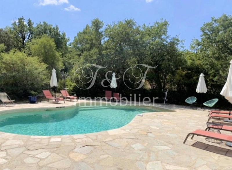 Propriété - 550 m² - 17 pièces