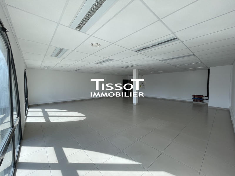 Bureau - 111 m² - 1 pièce