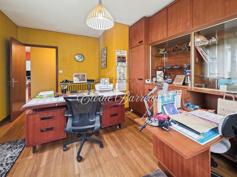 Maison - 225 m² - 10 pièces