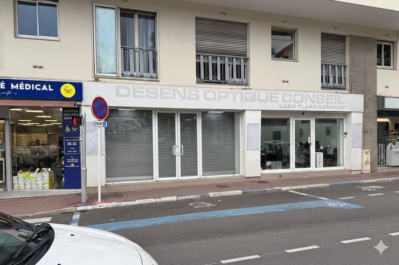 Local commercial - 142 m²