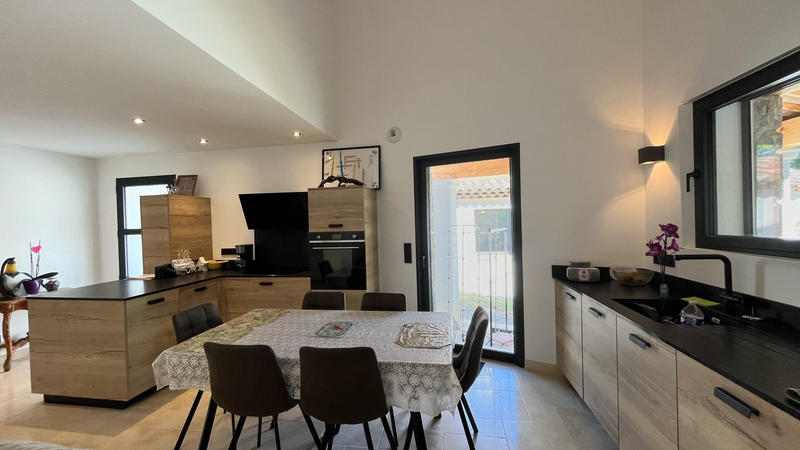 Propriété - 246 m² - 8 pièces