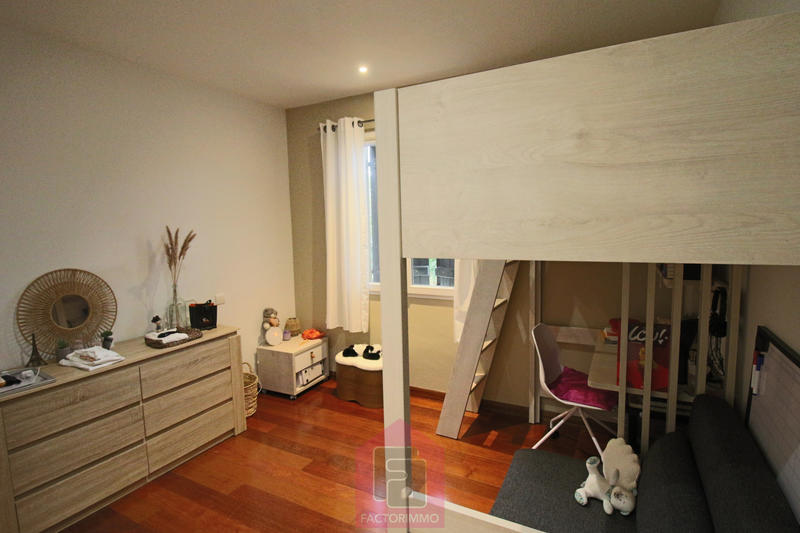 Maison - 230 m² - 7 pièces