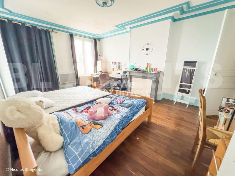 Maison - 280 m² - 8 pièces