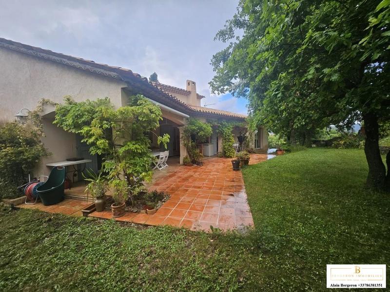 Maison traditionnelle - 157 m² - 6 pièces