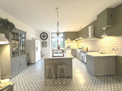 Maison - 298 m² - 8 pièces