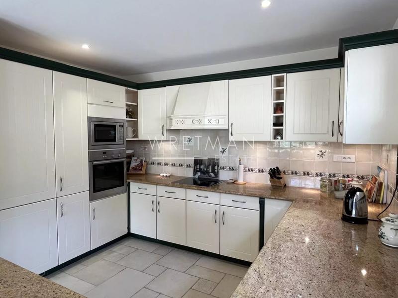 Villa - 185 m² - 8 pièces