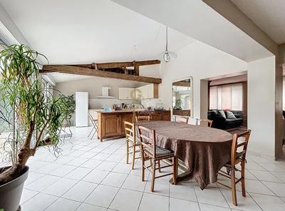 Maison - 197 m² - 6 pièces