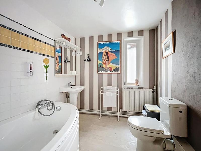 Propriété - 450 m² - 17 pièces