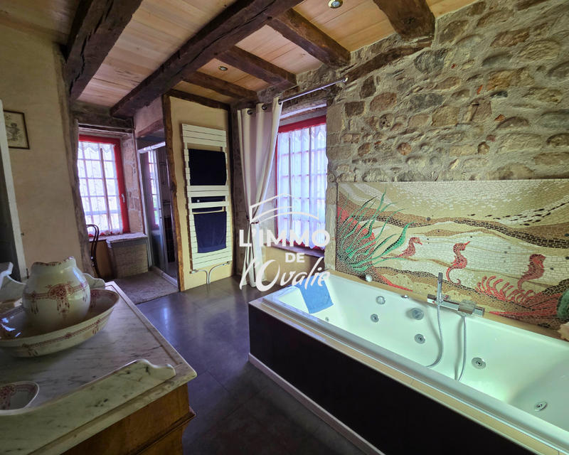 Maison - 300 m² - 16 pièces