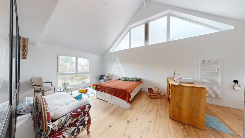 Maison - 350 m² - 8 pièces