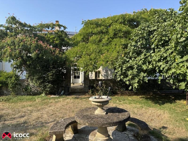 Demeure - 210 m² - 8 pièces