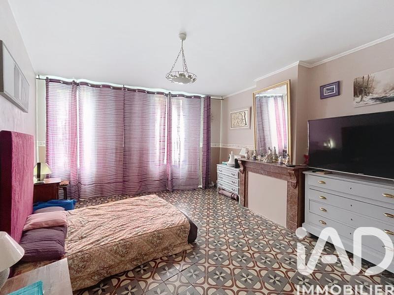 Maison - 280 m² - 8 pièces