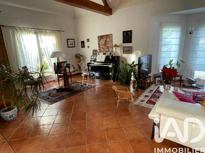 Maison - 245 m² - 8 pièces