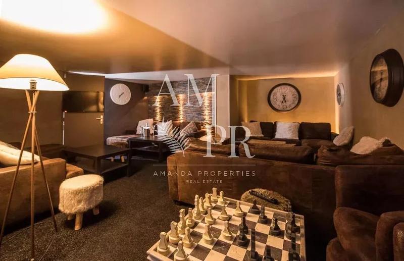 Châlet - 900 m² - 14 pièces