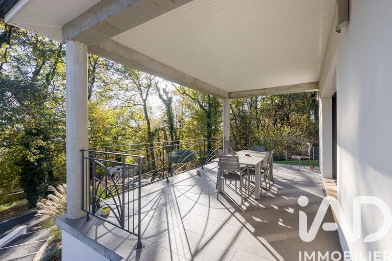 Maison - 201 m² - 6 pièces