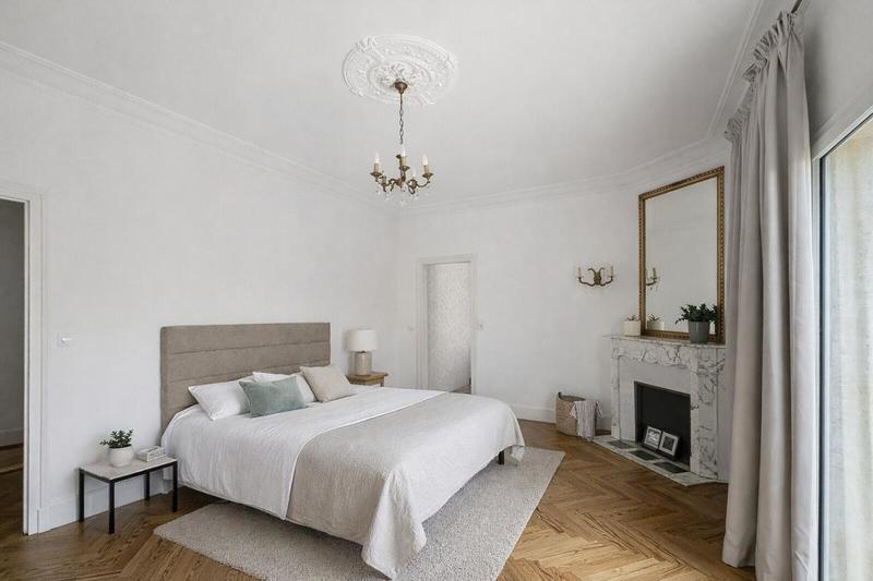 Maison - 240 m² - 8 pièces