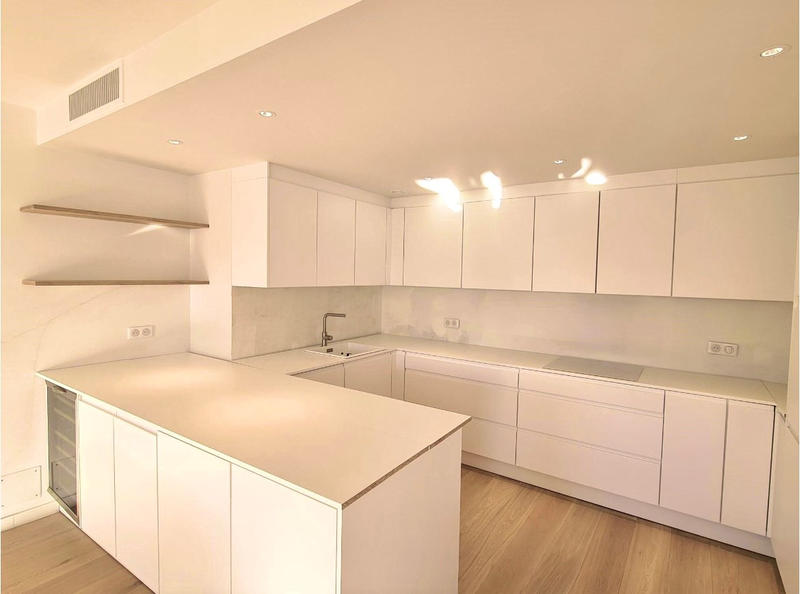 Appartement - 100 m² - 4 pièces