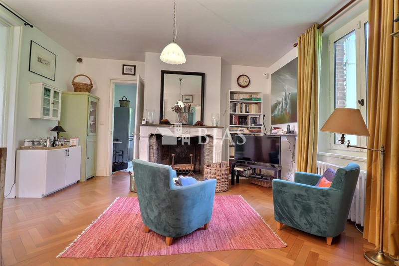 Maison - 210 m² - 7 pièces