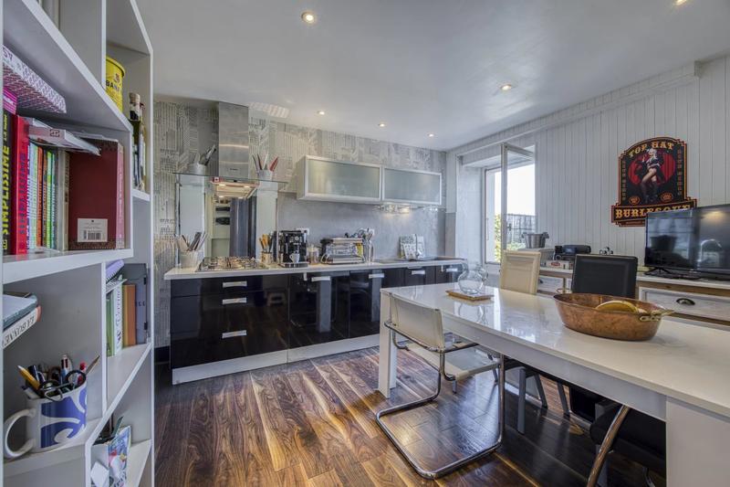 Maison - 251 m² - 10 pièces