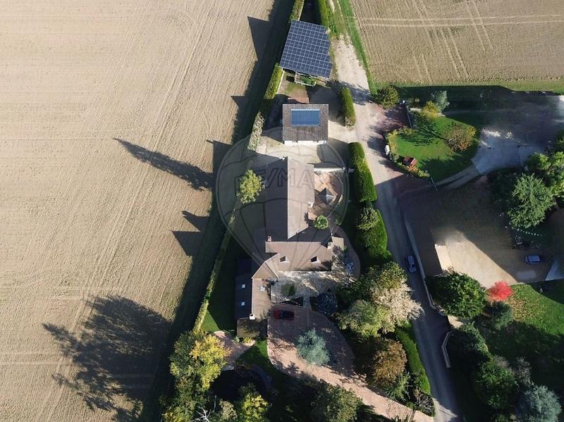 Maison - 300 m² - 5 pièces