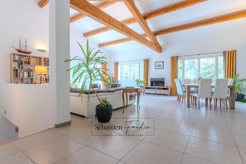 Maison - 262 m² - 8 pièces