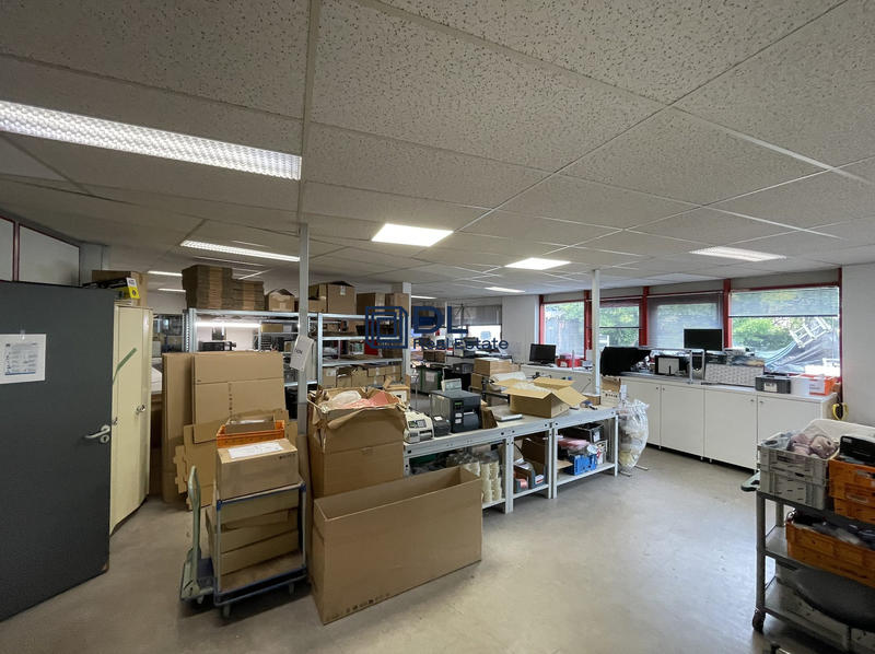 Entrepôt - 1 850 m²