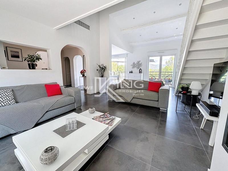 Villa - 200 m² - 6 pièces