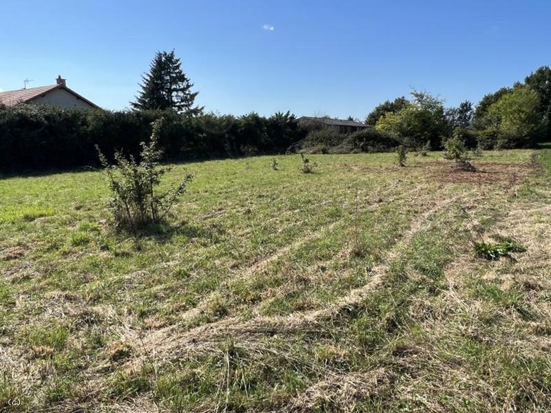 Terrain constructible - 1 776 m²