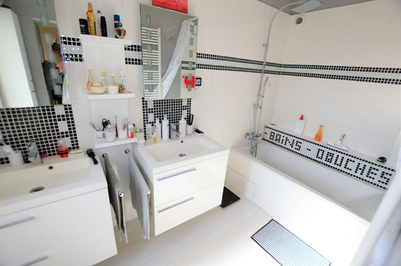 Maison - 202 m² - 9 pièces