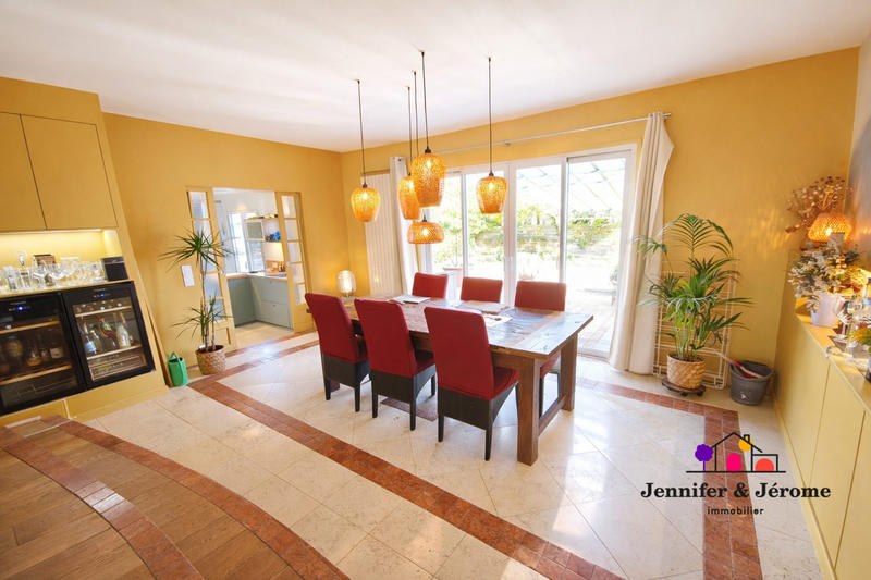 Maison - 267 m² - 9 pièces