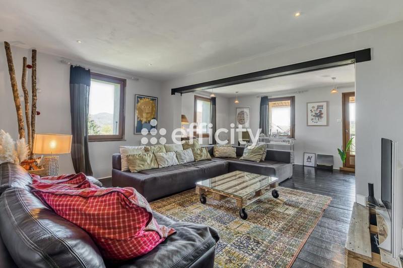 Maison - 228 m² - 9 pièces