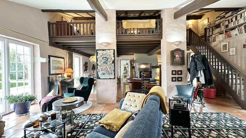 Maison - 230 m² - 7 pièces