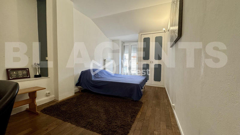 Maison - 235 m² - 9 pièces