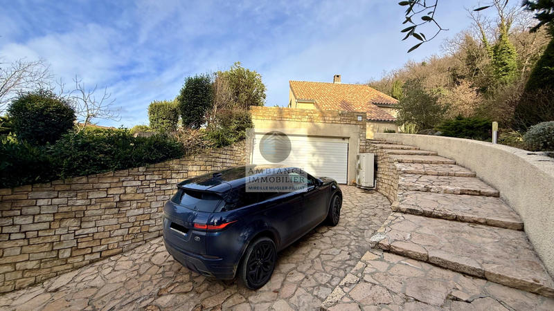 Maison - 169 m² - 8 pièces