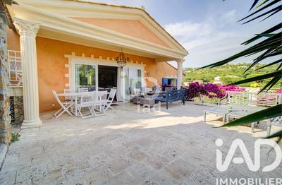 Maison - 238 m² - 10 pièces