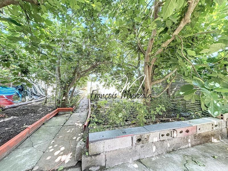 Maison - 182 m² - 9 pièces