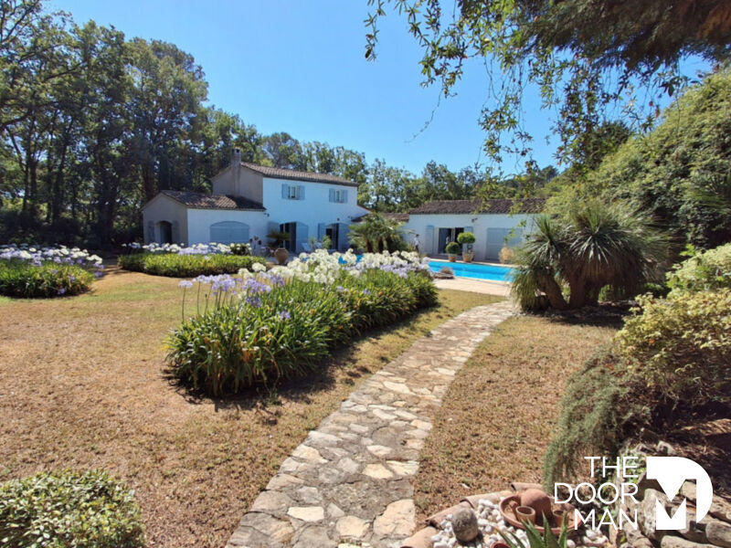 Villa - 204 m² - 3 pièces